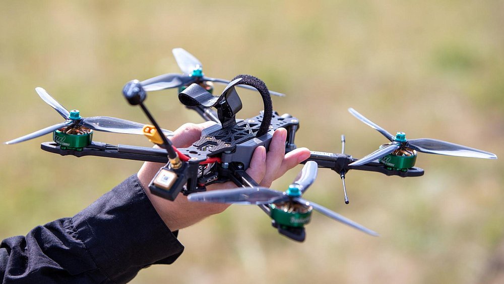 В Магнитогорске собирают ударные дроны высокой точности