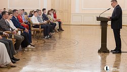 Школьники Челябинской области, сдавшие ЕГЭ на 200 баллов, получили награды из рук губернатора