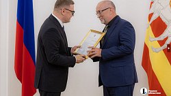 Школьники Челябинской области, сдавшие ЕГЭ на 200 баллов, получили награды из рук губернатора