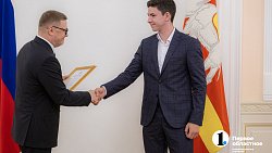 Школьники Челябинской области, сдавшие ЕГЭ на 200 баллов, получили награды из рук губернатора