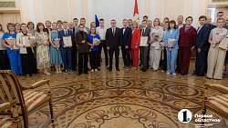 Школьники Челябинской области, сдавшие ЕГЭ на 200 баллов, получили награды из рук губернатора