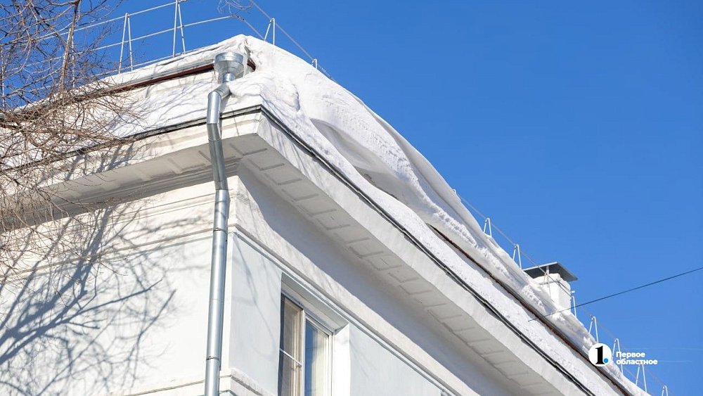 В Магнитогорске суд взыскал 800 тысяч рублей за падение снега на ребенка