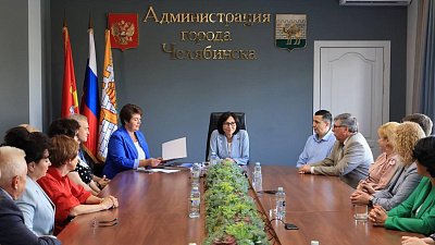 В Челябинске 700 выпускников закончили школу с медалью