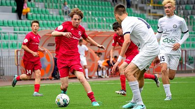 Челябинская футбольная команда поднялась на второе место в первенстве ЮФЛ