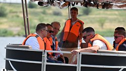 Алексей Текслер прогулялся по новой набережной реки Уй