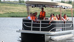 Алексей Текслер прогулялся по новой набережной реки Уй