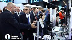 Алексей Текслер посетил коллективный стенд Челябинской области на «Иннопроме‑2024»