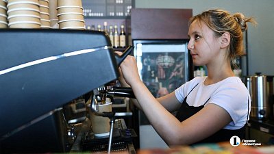 «Не бойтесь просить переделать напиток»: челябинский бариста раскрыла секреты приготовления кофе