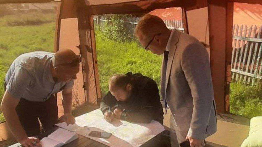 Спасатели обследуют 10 заброшенных колодцев в поисках подростка в Еткульском районе