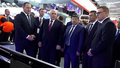 Председатель правительства России Михаил Мишустин осмотрел стенд Челябинской области