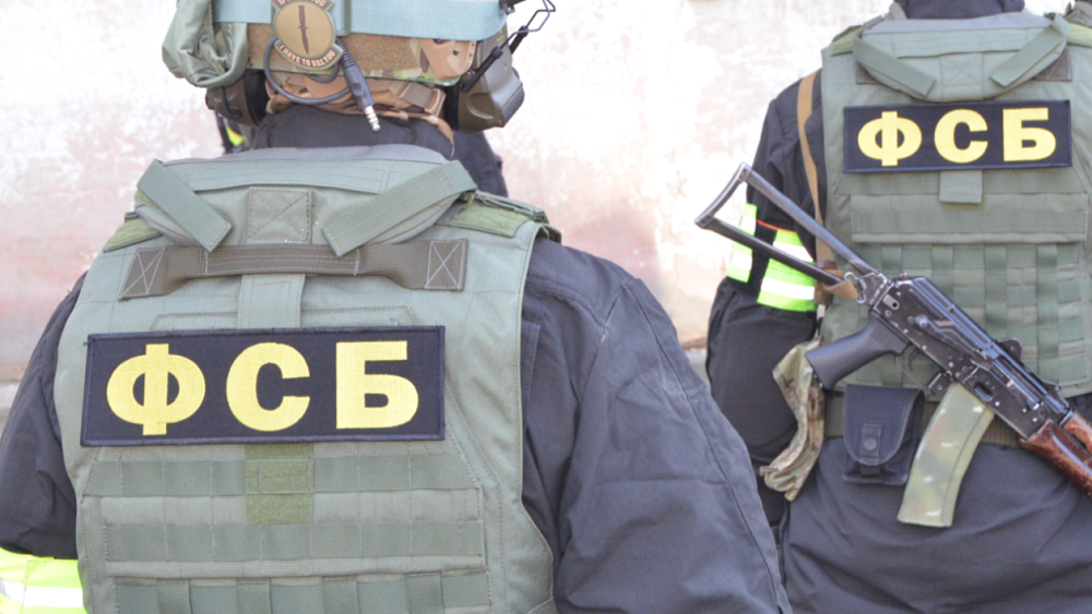 В транспортном контейнере из Челябинска обнаружили детали боевой техники