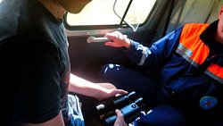 Мужчина с 14‑летним внуком застряли в машине в лесу Челябинской области