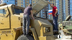 Губернатор Челябинской области посетил выставку трофейной техники НАТО