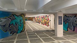 Подземку на «Детском мире» в Челябинске украсили граффити