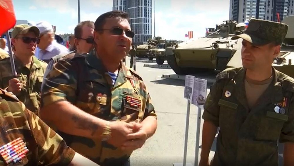 Южноуральские ветераны военных конфликтов посетили выставку трофейной техники НАТО