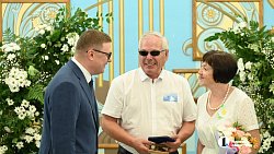 Алексей Текслер вручил медали «За любовь и верность» семейным парам из Челябинской области