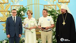 Алексей Текслер вручил медали «За любовь и верность» семейным парам из Челябинской области