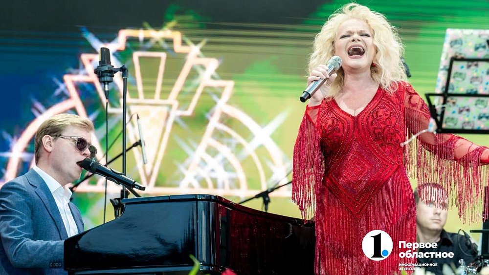 Дали джазу! «Курчатов фест» в Челябинске открыли Лариса Долина и Олег Аккуратов