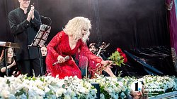 Дали джазу! «Курчатов фест» в Челябинске открыли Лариса Долина и Олег Аккуратов