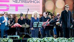 Дали джазу! «Курчатов фест» в Челябинске открыли Лариса Долина и Олег Аккуратов