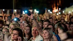 Дали джазу! «Курчатов фест» в Челябинске открыли Лариса Долина и Олег Аккуратов