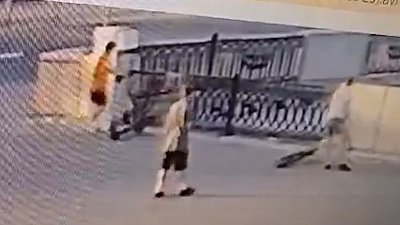 В Челябинске подростки сломали ограждения на набережной реки Миасс