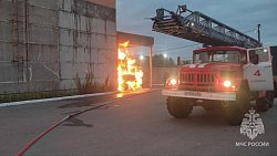 Цех по производству гофрокартона загорелся в Челябинске