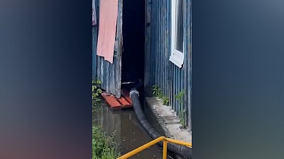 В Ленинском районе Челябинска откачивают воду в частном секторе