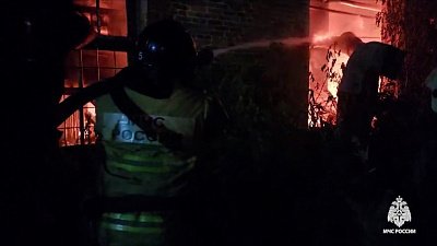 В Челябинске загорелся цех по производству пенопласта