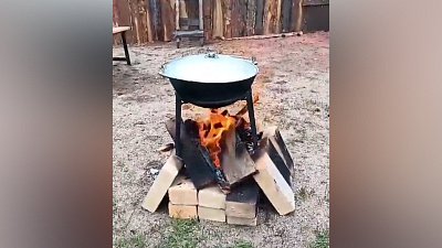 Разжигать костер и готовить на нем еду учат в Чесменском районе 