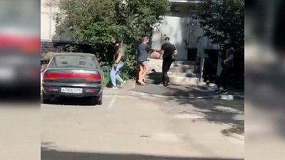 В Челябинске семейная пара наркоторговцев прятала героин в розетке