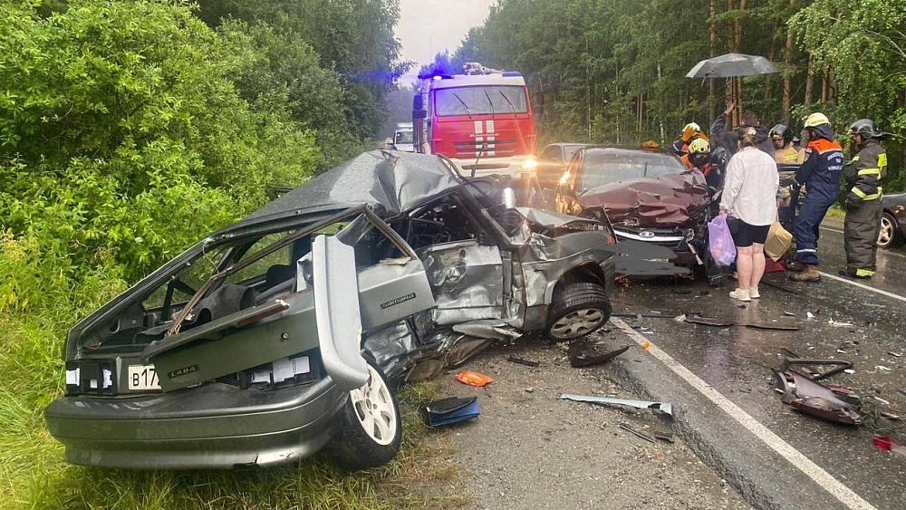 «Ладу» смяло в ДТП под Миассом