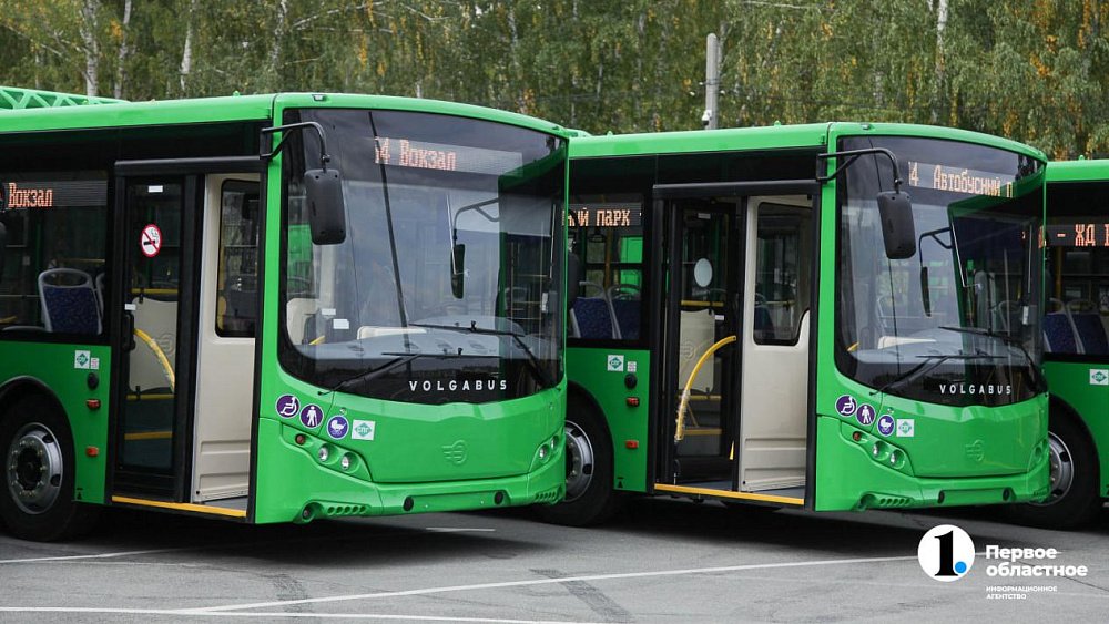 Челябинцам предложили открывать двери автобусов самостоятельно