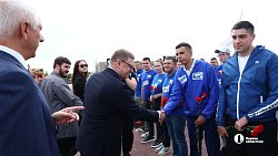 Алексей Текслер, Владимир Якушев и Сергей Бердников возложили цветы к памятнику «Тыл — фронту»