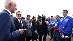 Алексей Текслер, Владимир Якушев и Сергей Бердников возложили цветы к памятнику «Тыл — фронту»