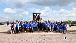 Алексей Текслер, Владимир Якушев и Сергей Бердников возложили цветы к памятнику «Тыл — фронту»