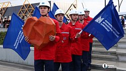 В Магнитогорске открыли двухуровневый фонтан «Стальное сердце Родины»