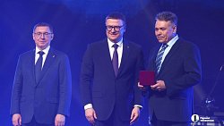 Алексей Текслер принял участие в награждении к Дню металлурга в Магнитогорске