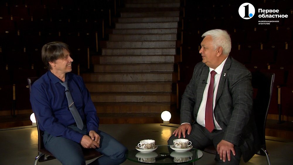 Гость программы «Хорошие песни» — музыкант, композитор, аранжировщик, гитарист Сергей Смелов