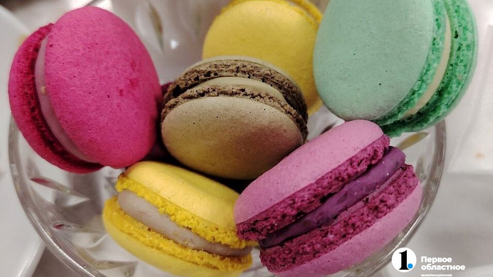 Медик из Челябинска стала кондитером и печет французский десерт макарон