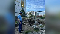 Прокуратура проверила места разлива канализации рядом с домами в Челябинске