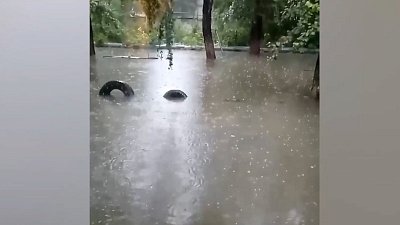 Челябинцы предупреждают: не хотите утопить машину или промочить ноги — останьтесь дома