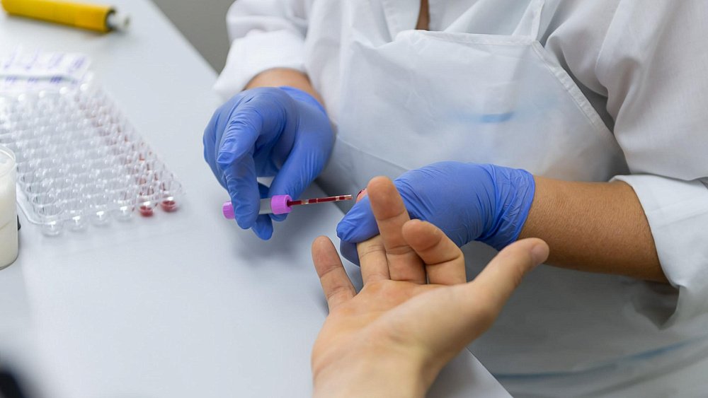 При судорогах и онемении пальцев нужно сдать кровь на паратгормон