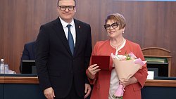 Губернатор Алексей Текслер и министр здравоохранения РФ вручили почетные награды 11 медикам