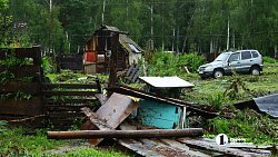 Вода ушла, но поселок завален мусором — как выглядит Киолим после потопа