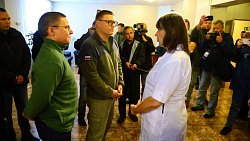 Волонтеры везут продуктовые наборы в ПВР Карабаша