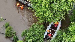 Под Челябинском сотрудники МЧС эвакуировали из затопленных садов 80 человек
