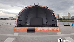 На набережной Миасса в Челябинске два месяца будут выступать артисты, спикеры и спортсмены