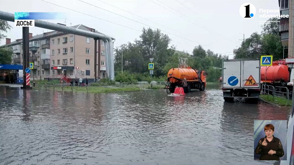 В Челябинске борются с последствиями ливня