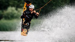 Высокий уровень воды на Шершнях не помешал провести первенство России по вейкборду